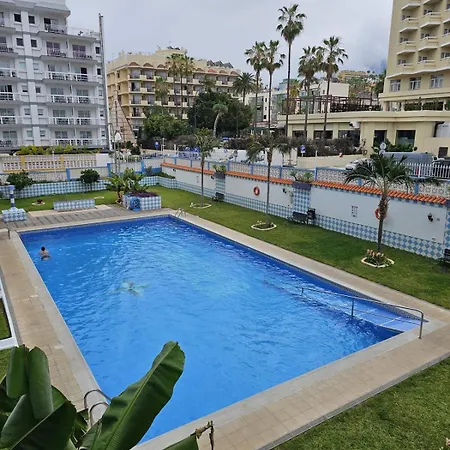 Near The Bus Playa Jardin 公寓