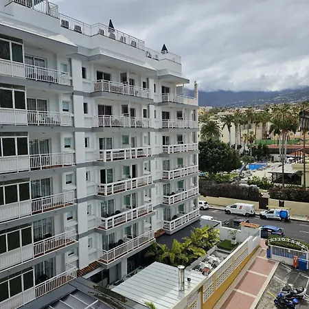 Near The Bus Playa Jardin 公寓 *