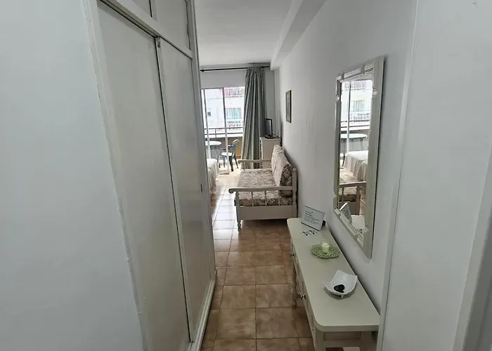 Near The Bus Playa Jardin Daire *