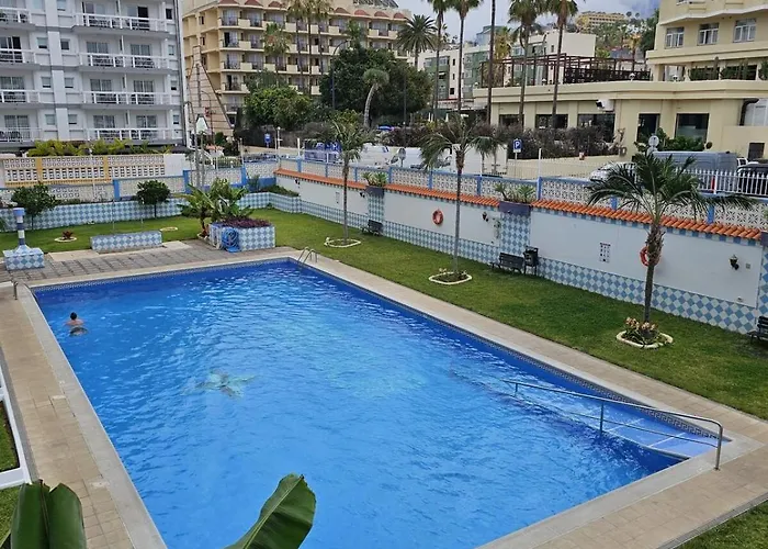 Near The Bus Playa Jardin Daire