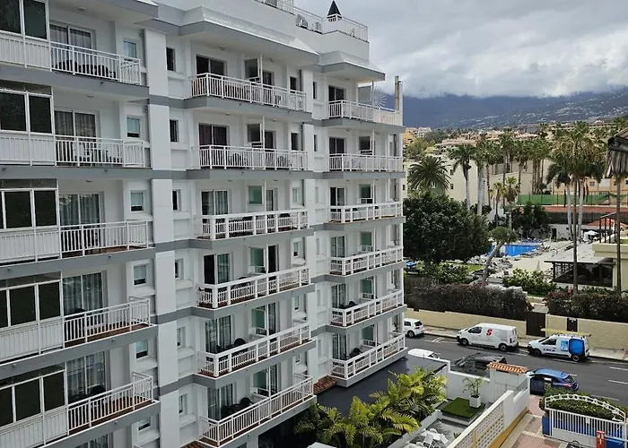 Near The Bus Playa Jardin דירה *